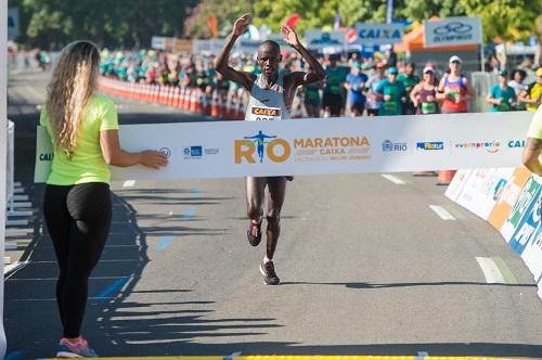 Godfrey Kipkosgey Kosgey venceu a prova masculina / Foto: Alexandre Loureiro/Dizz Media